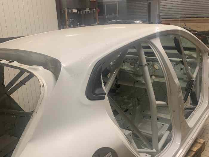 Caisse Clio RC5 accidenté de Rallye