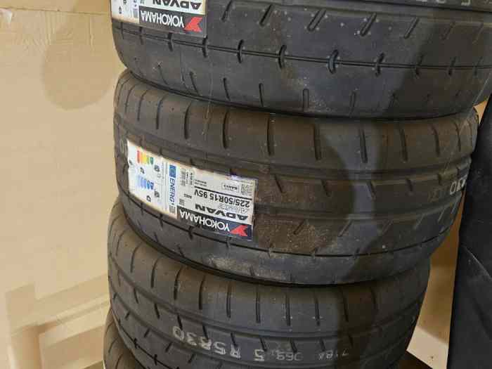 Vds 4 pneus Yokohama AO52 225/50/15 0