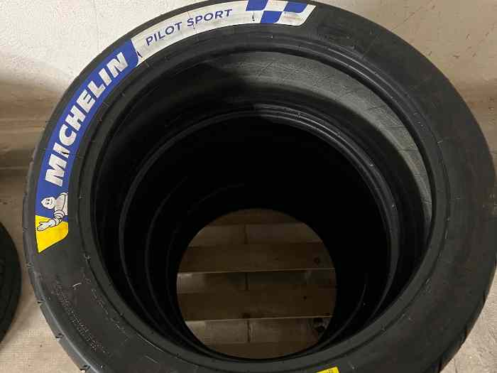 Michelin H31 Neuf 18 pouces 0