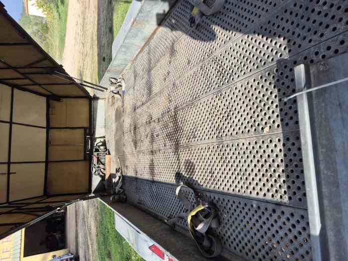 Remorque fermé basculante double essieux 3