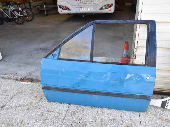 LOT ELEMENTS DE CARROSSERIE AX 2