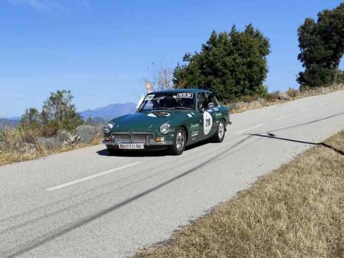 Vends rare MGB GT V8 avec PTH 1