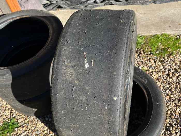 4 pneus Avon à finir