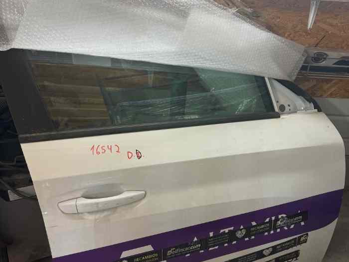 Porte avec rétro avant droite complète...