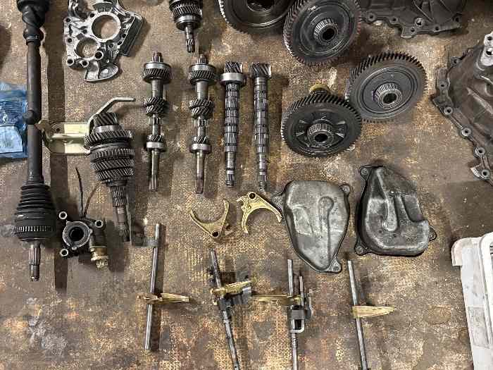 Lot pièces boîte MA / support saxo 106 1