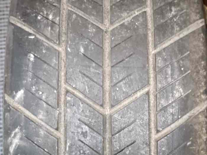 2 pneus pluie khumo tw02 presque neuf en 15 2