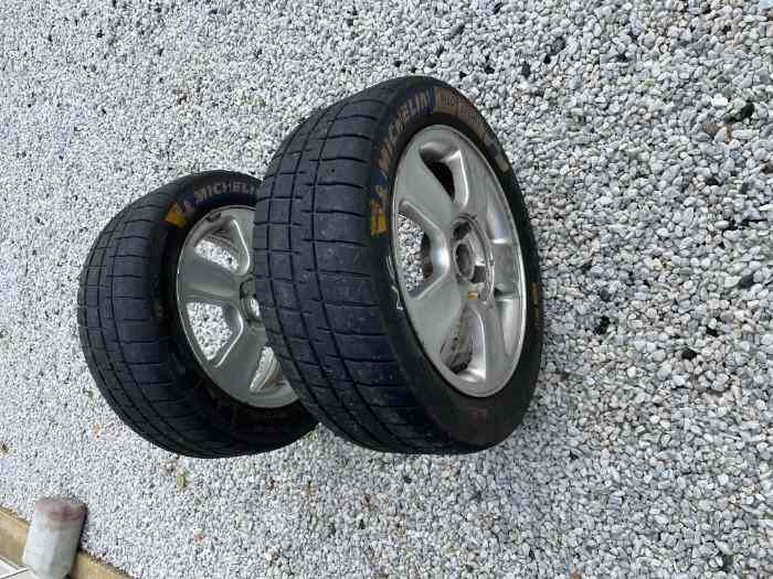 PNEUS MAXI PLUIE MICHELIN EN 15 POUCES 0