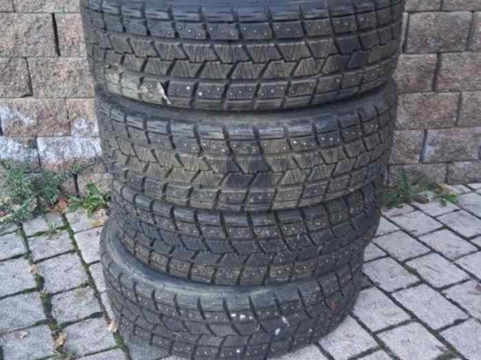 Pneus cloutés 16 pouces 0