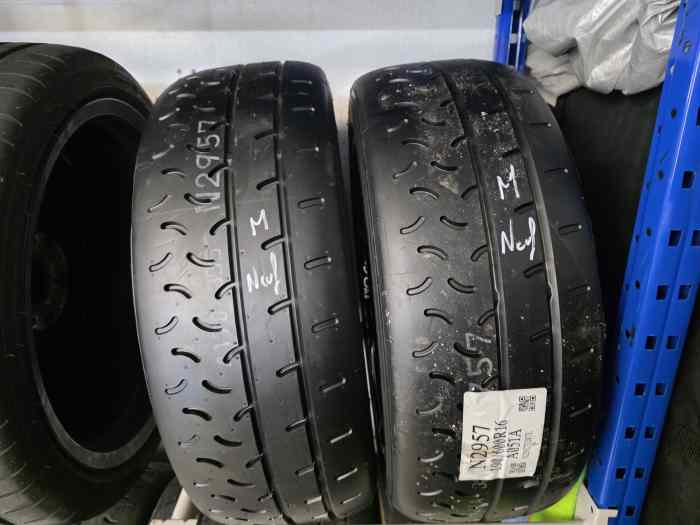 Lot pneus Yokohama 16