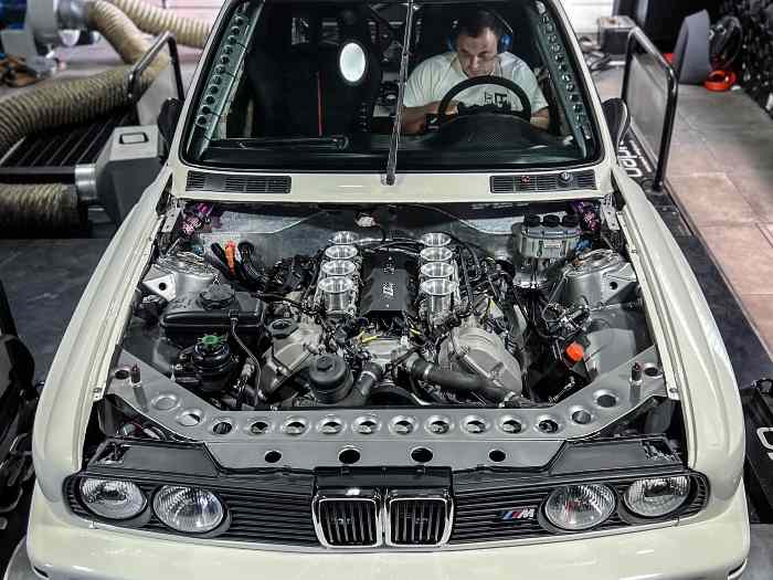 Bmw s65b40 engine with standalone ECU and wiring loom 4