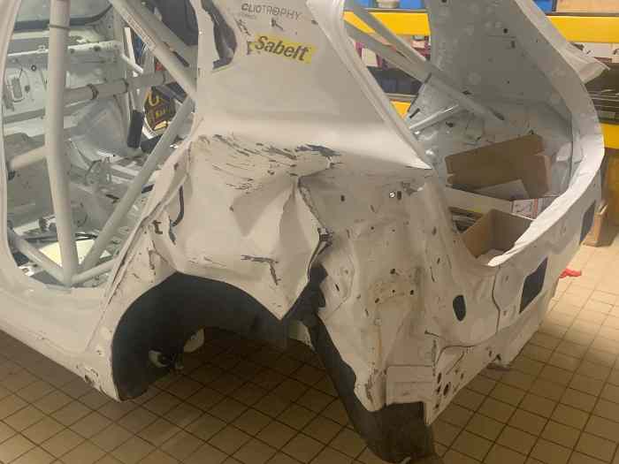 Caisse Clio RC5 accidenté de Rallye 4