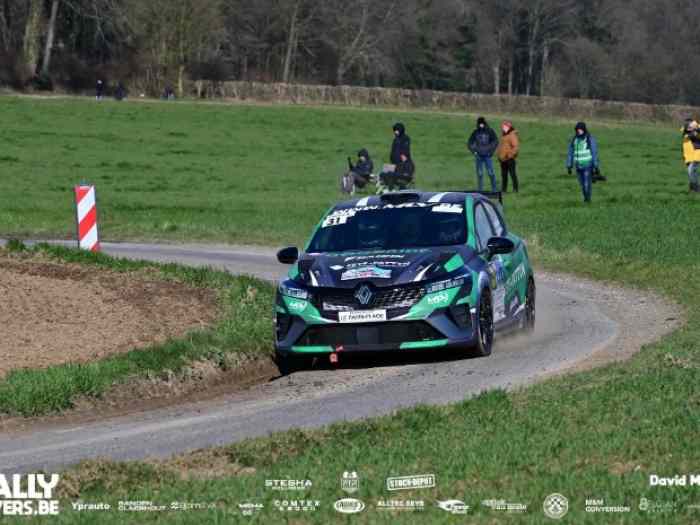 RENAULT CLIO RALLY3 avec lots de bord 1