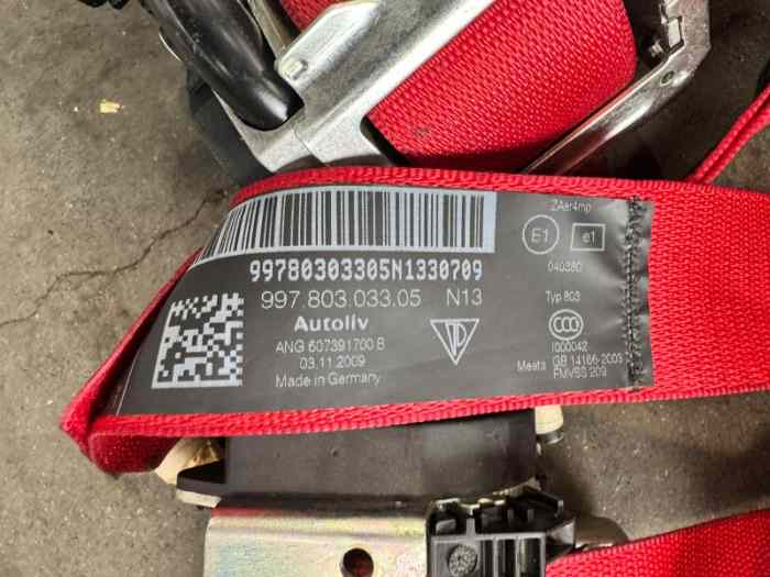 Ceintures rouges Porsche 997 4