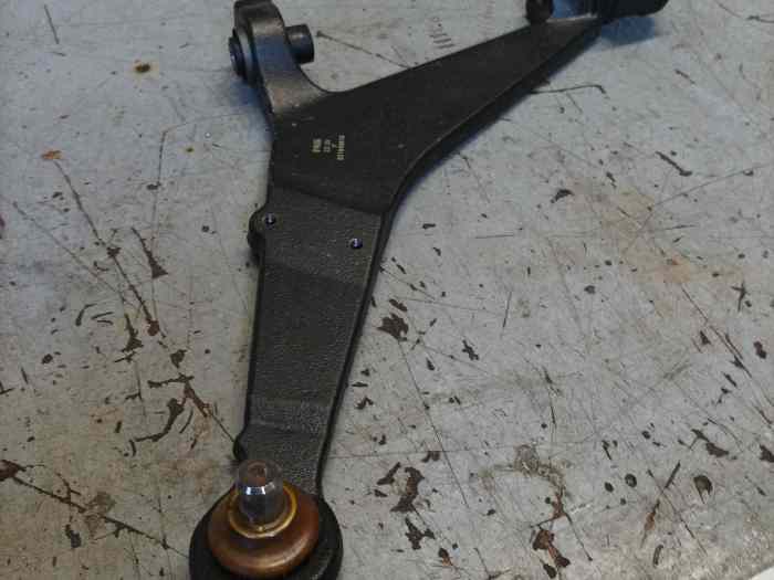 BRAS INFERIEUR AVG NEUF 106 SAXO ou 106 0