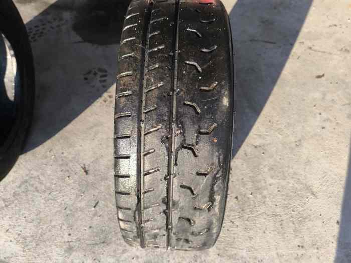 Lot 3 pneus Khumo TM02 180/580 R15 1