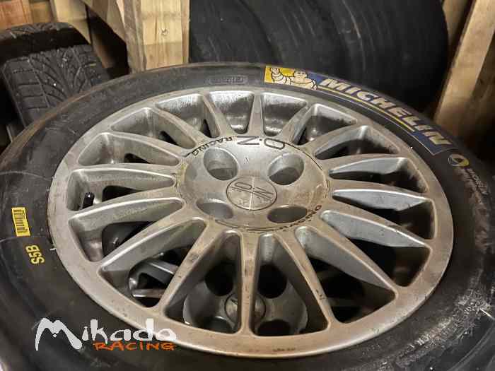 4 Michelin slick S5B neufs montés sur jantes OZ 15p 0