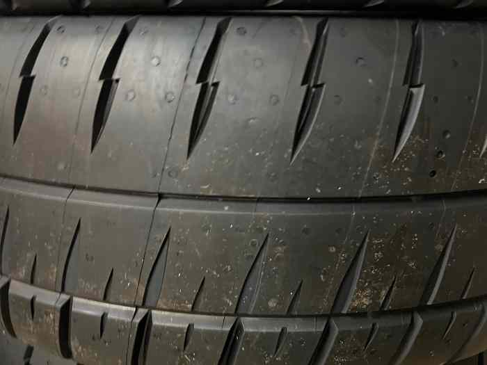Michelin H31 Neuf 18 pouces 2