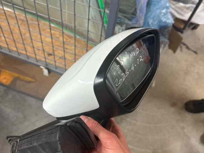 Porte avec rétro avant droite complète peugeot 208 2 phase 2 1