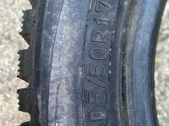 Pneus clouté 17 pouces 1