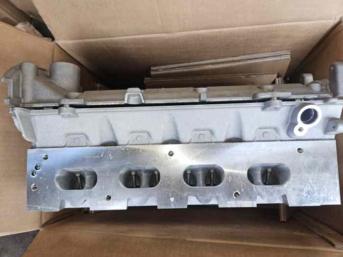 Culasse f4r 832 neuve clio 3 rs. 1