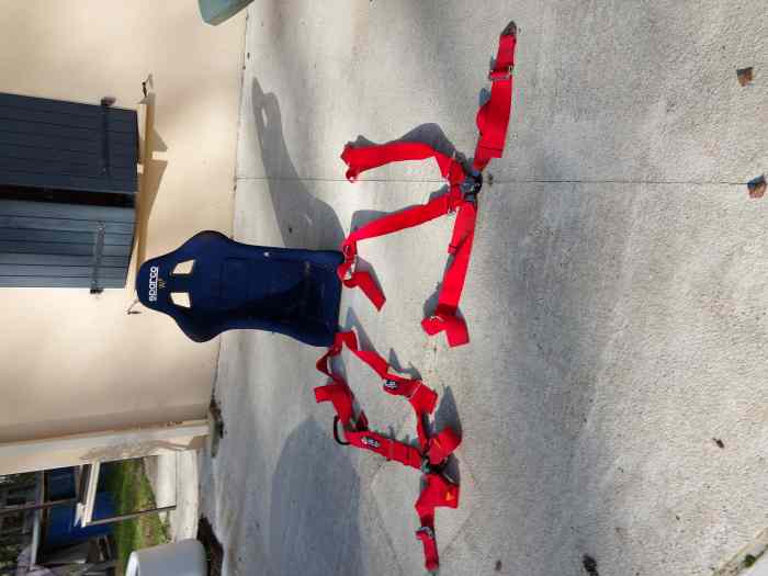 Un baquet e 2 armais plus homologué