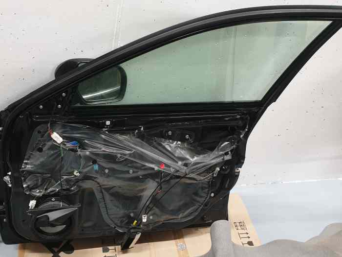 Vends portière avant droit Subaru Impreza STI11 1