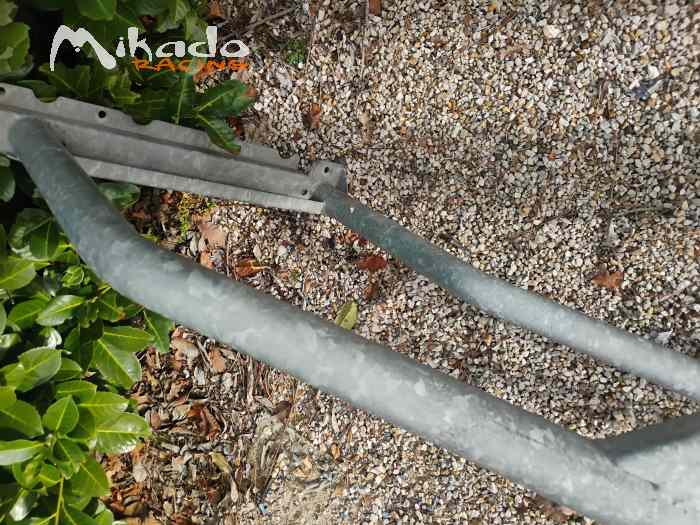 RARE vends rack à pneus seul pour remorque brian james largeur 2m 2