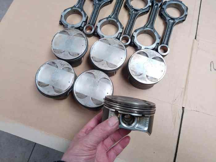 PISTONS . BIELLES V6 NISSAN ORIGINE 2