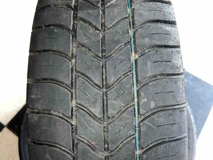 Lot de 4 pneus MRF ZWR Maxi Pluie en 205/45R17