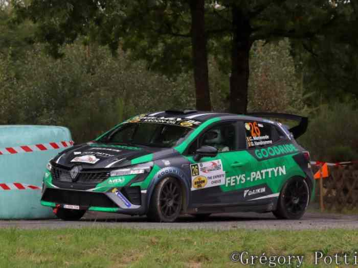 RENAULT CLIO RALLY3 avec lots de bord