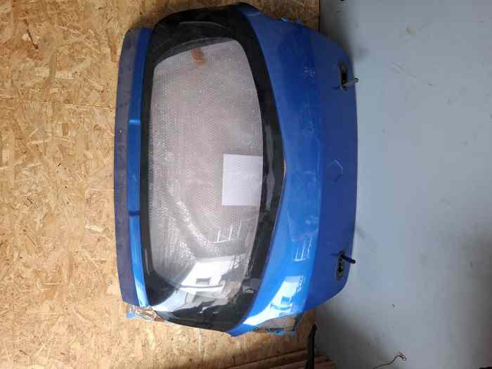 Hayon et Cache phare clio 3 rs