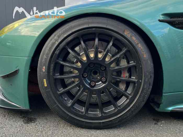 Aston Martin V8 Vantage GT4 Prodrive 2