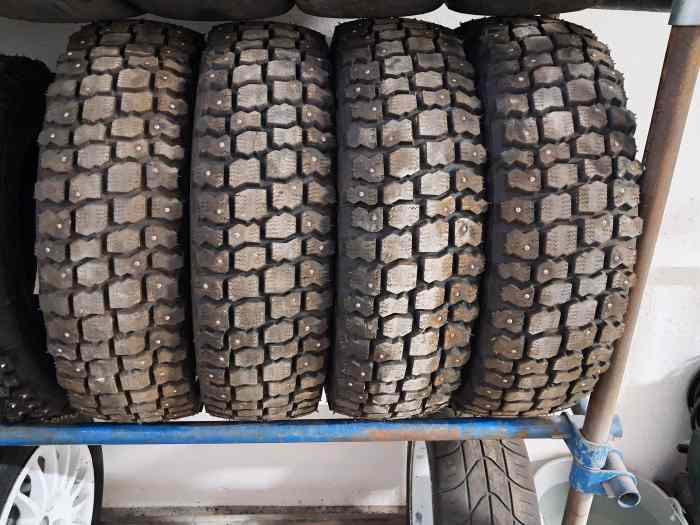 Pneus clous 15 pouces