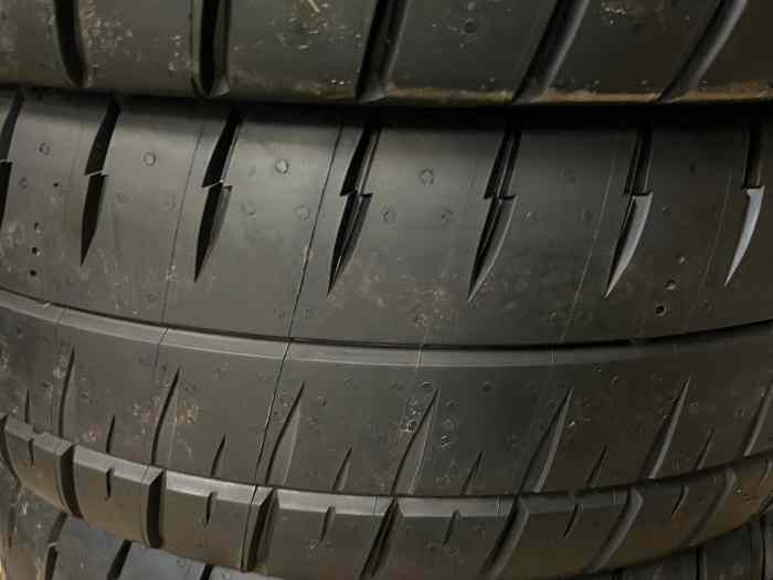 Michelin H31 Neuf 18 pouces 3