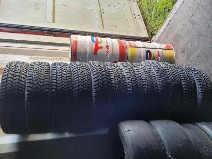 Pneus clous 13 pouces 2