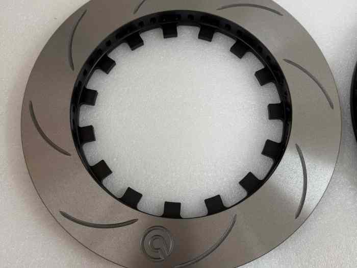 Disques arrière BREMBO REPLICA pour 207 S2000 en 295 x 25.4mm. 2