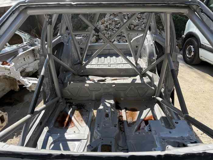 Caisse 106 accidentée avec Sparco rac 1