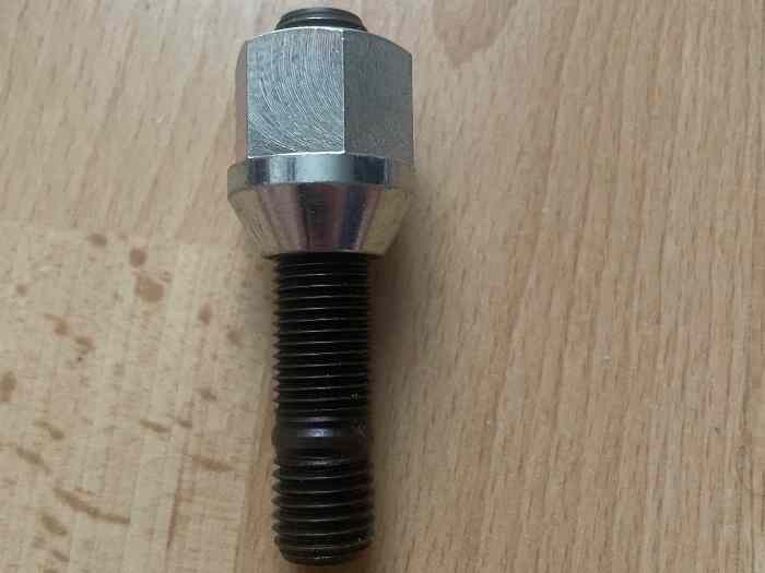 Ensemble de 16 Goujon de roue L 62mm 1