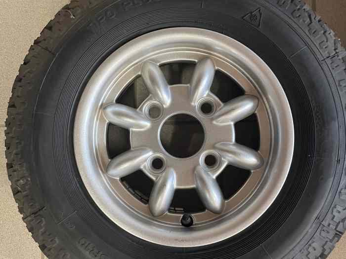 Roues Hiver Austin Mini Cooper 10 pouces avec pneus cloutés 2