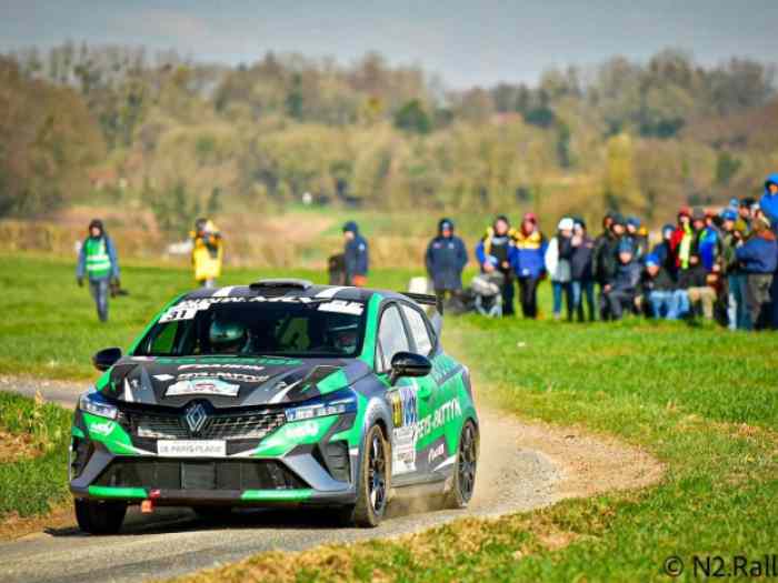 RENAULT CLIO RALLY3 avec lots de bord 3