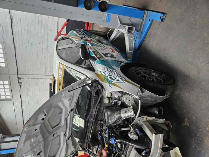 clio r3t accidenté + caisse neuve