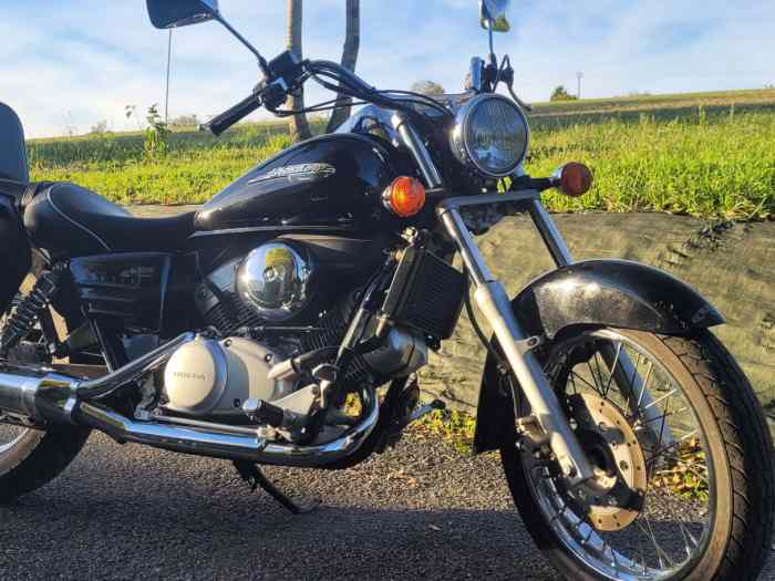 125 shadow année 2001 3