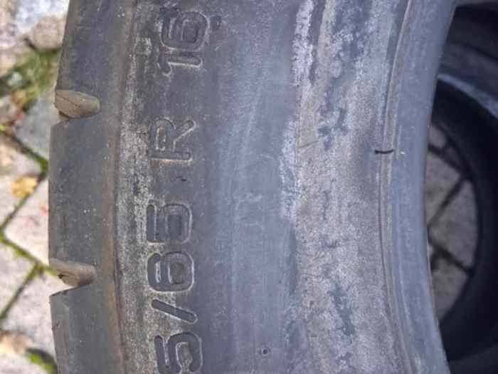 Pneus cloutés 16 pouces 1