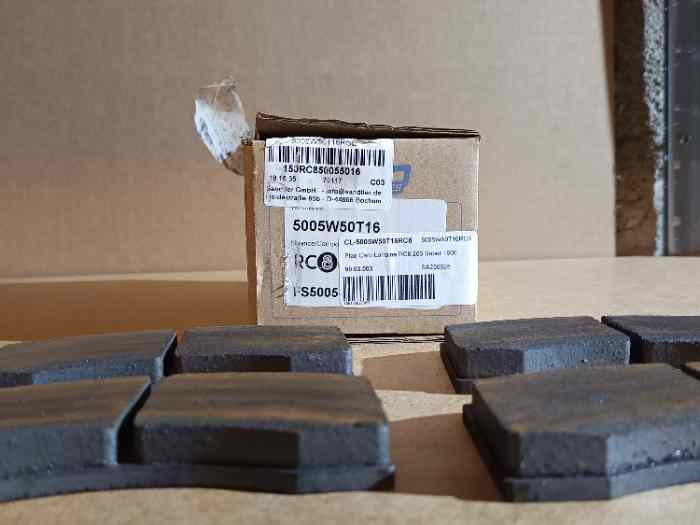 Plaquettes AV RC8 DS3 R3 0