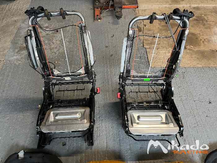Sièges Clio 3 RS complets à refaire 0