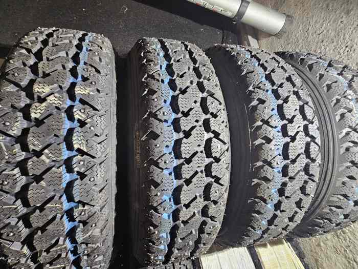 PNEUS CLOUS ET NEIGE 1