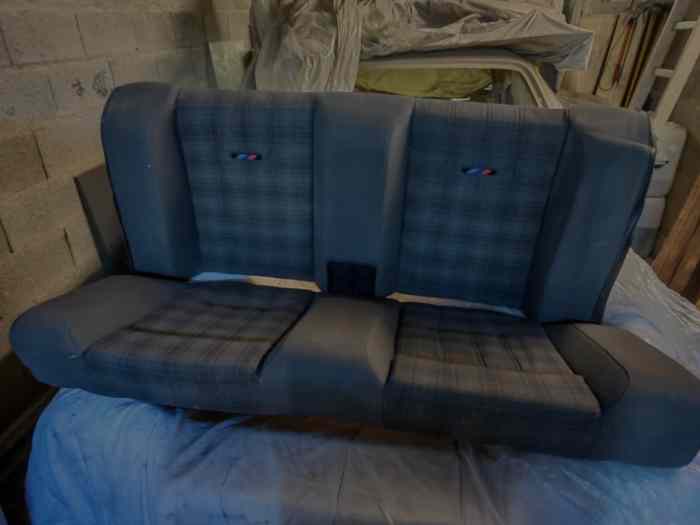Recherche banquette arrière bmw m3 e30 1