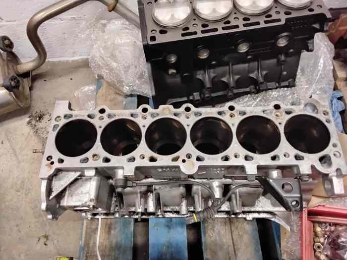 Bloc - culasse - vilebrequin moteur BMW M52B28 0