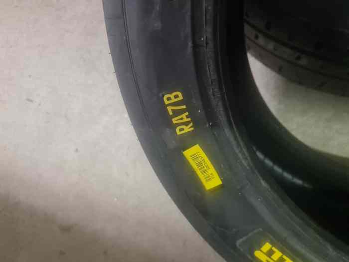 Pirelli RA7B en 205 45 17 2