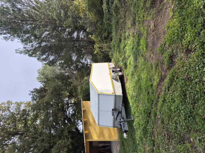 Remorque fermé basculante double essieux 0